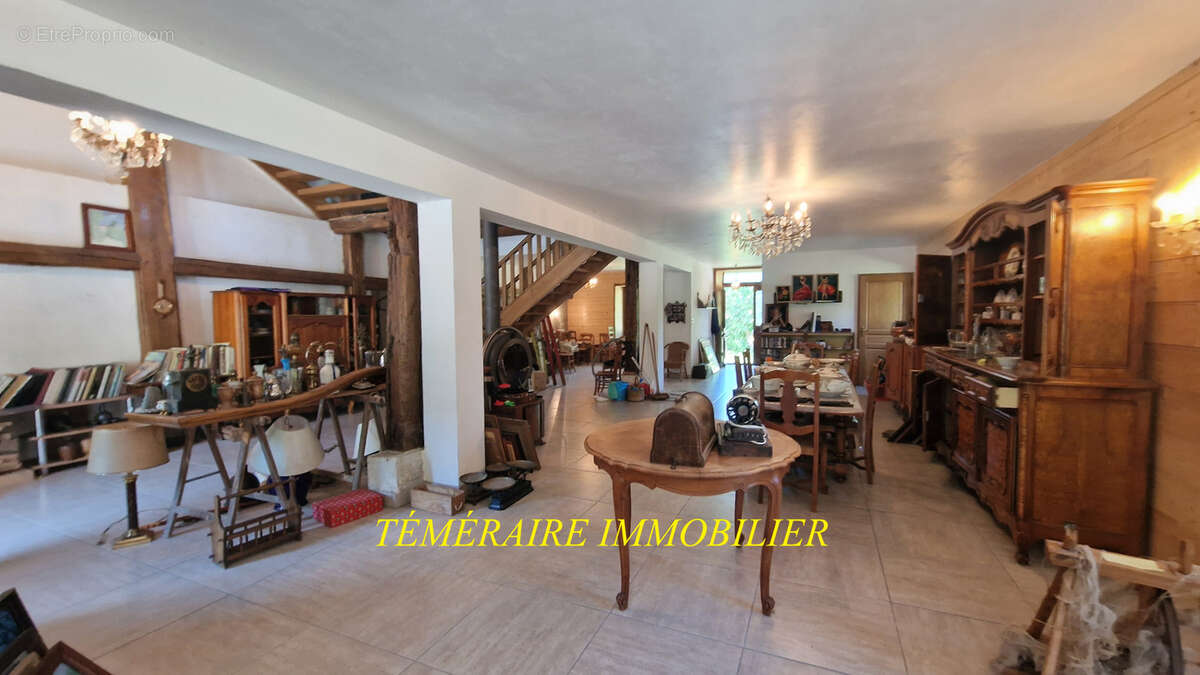 Proche Doucier- Ancienne ferme mitoyenne de 464m2 hab - photo 9