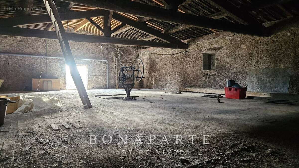 275 m² en pierre à réinventer – Ancienne cave vigneronne – Proche Saint-Chinian - photo 6
