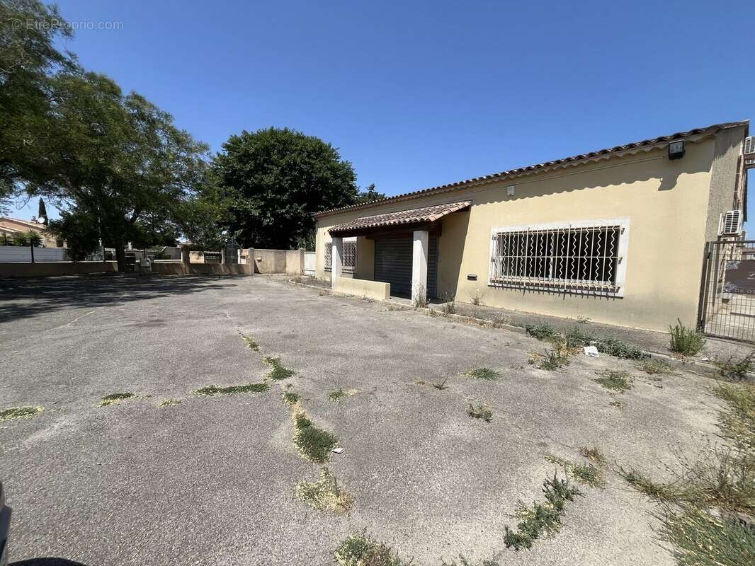 Commerce à FOS-SUR-MER