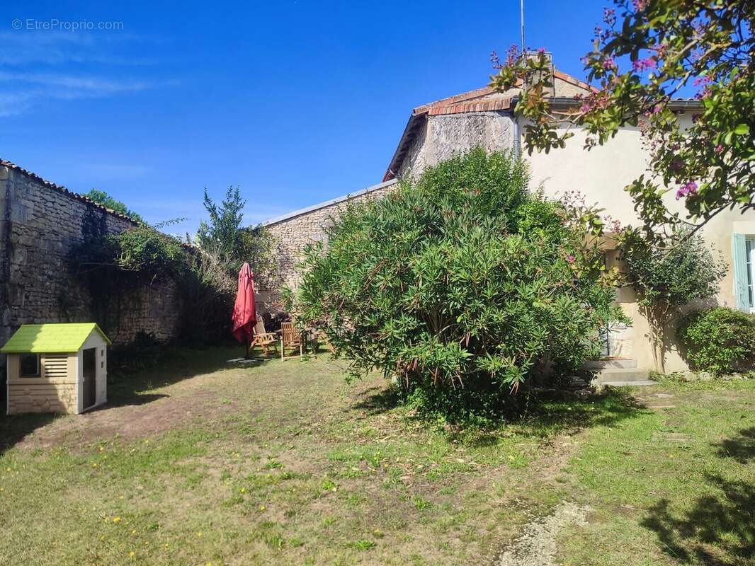 Maison 258 m² à Nieul-Le-Virouil  - photo 8