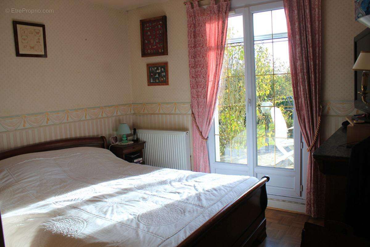 Maison à LA CELLE-LES-BORDES