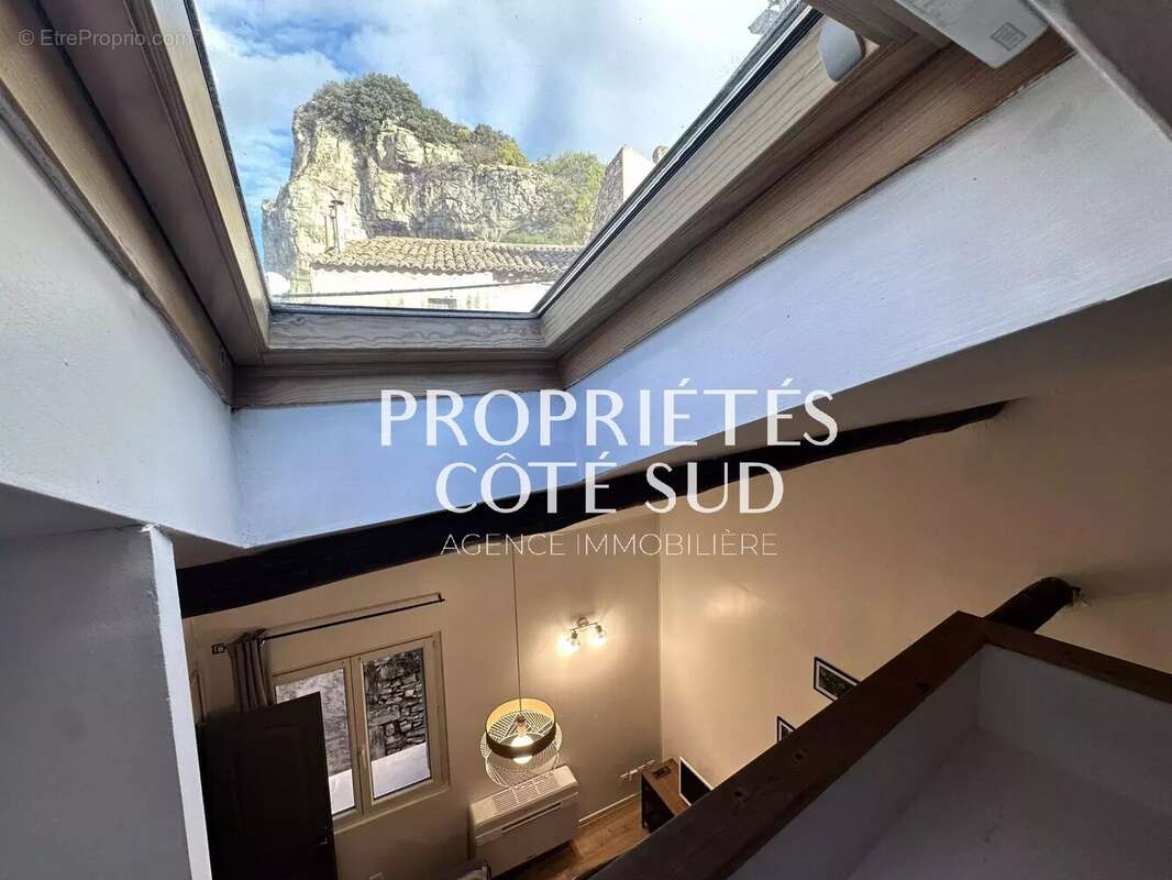 Appartement à MORNAS