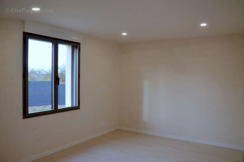 Maison à SAINT-JULIEN-DE-VOUVANTES