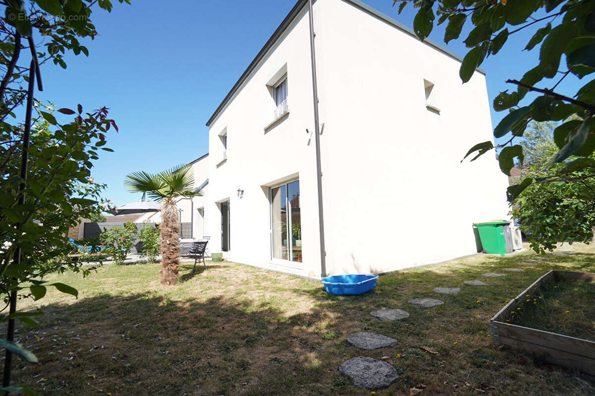 Maison 140 m2, chambre pl. pied - photo 12