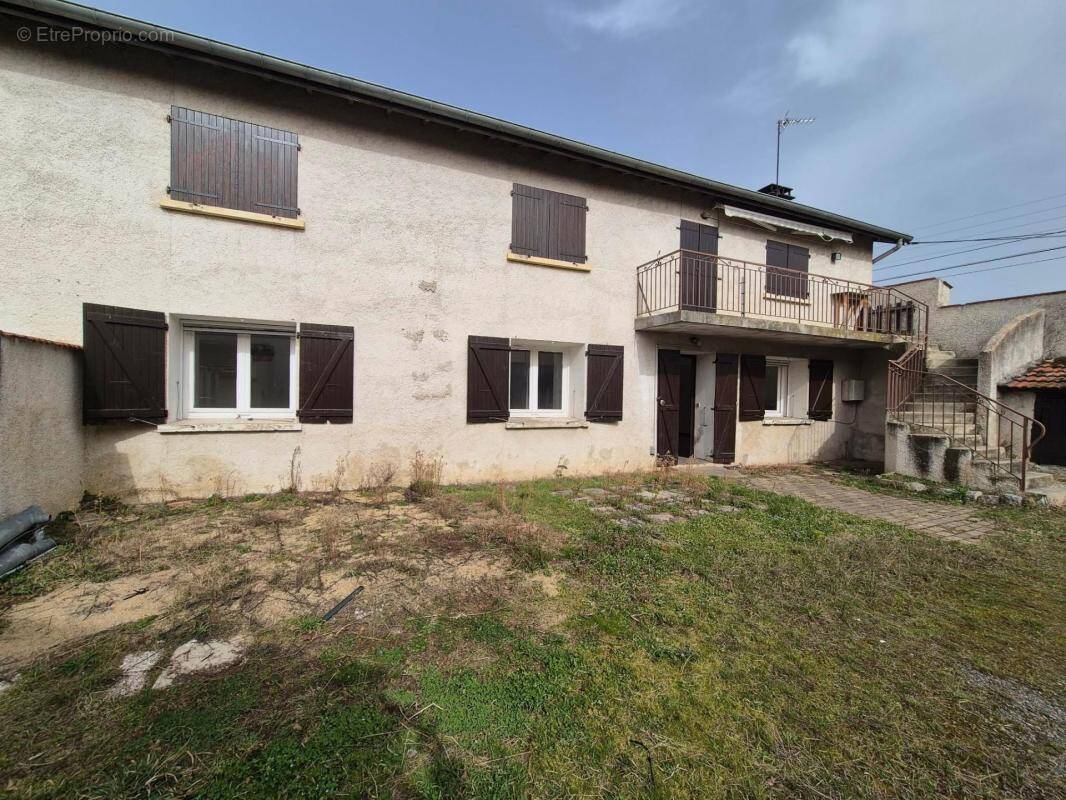 Appartement à VEAUCHE