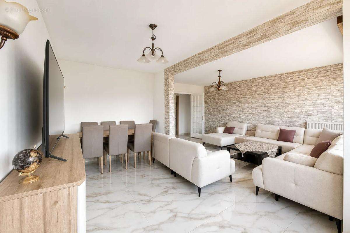 Superbe appartement rénové avec vue panoramique - photo 3