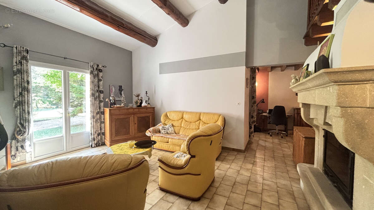 Maison 156 m2 avec hangar 117 m2 terrain 11000 m2 - photo 8