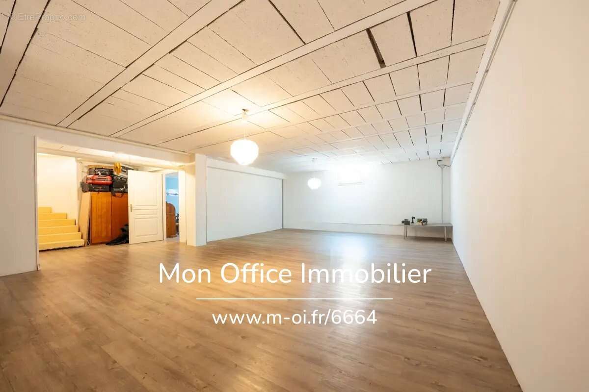Référence : 6664-NZW. - Maison 4 chambres - piscine, sous sol, garage - photo 13