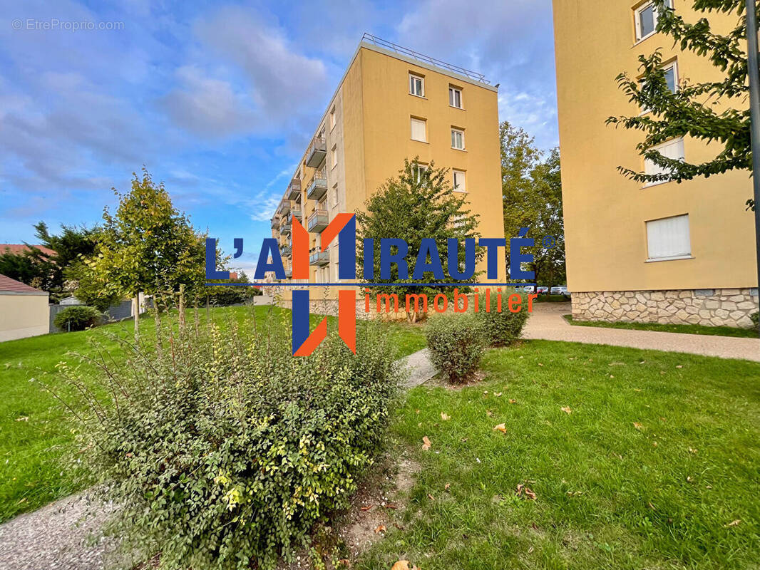 Appartement à SARTROUVILLE