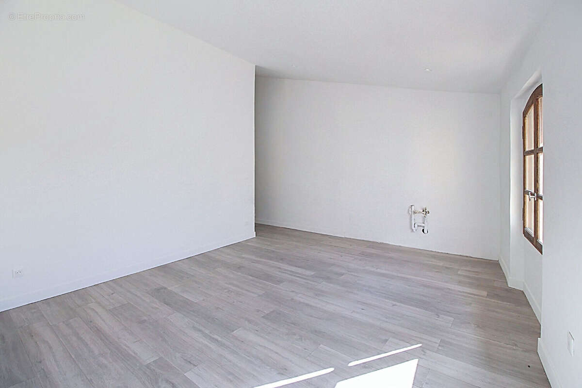 Appartement à LORGUES