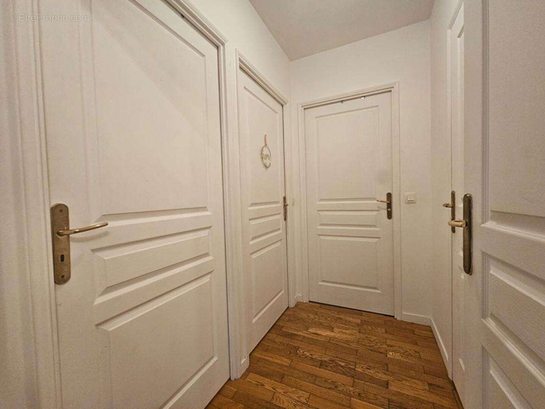 Appartement à COURBEVOIE