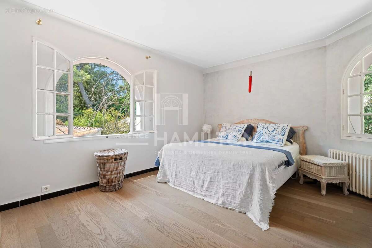 Mas Provençal d’Exception – Piscine 15 x 7 m – Parc Plat de 2 181 m² – Dépendances – Grasse - photo 8