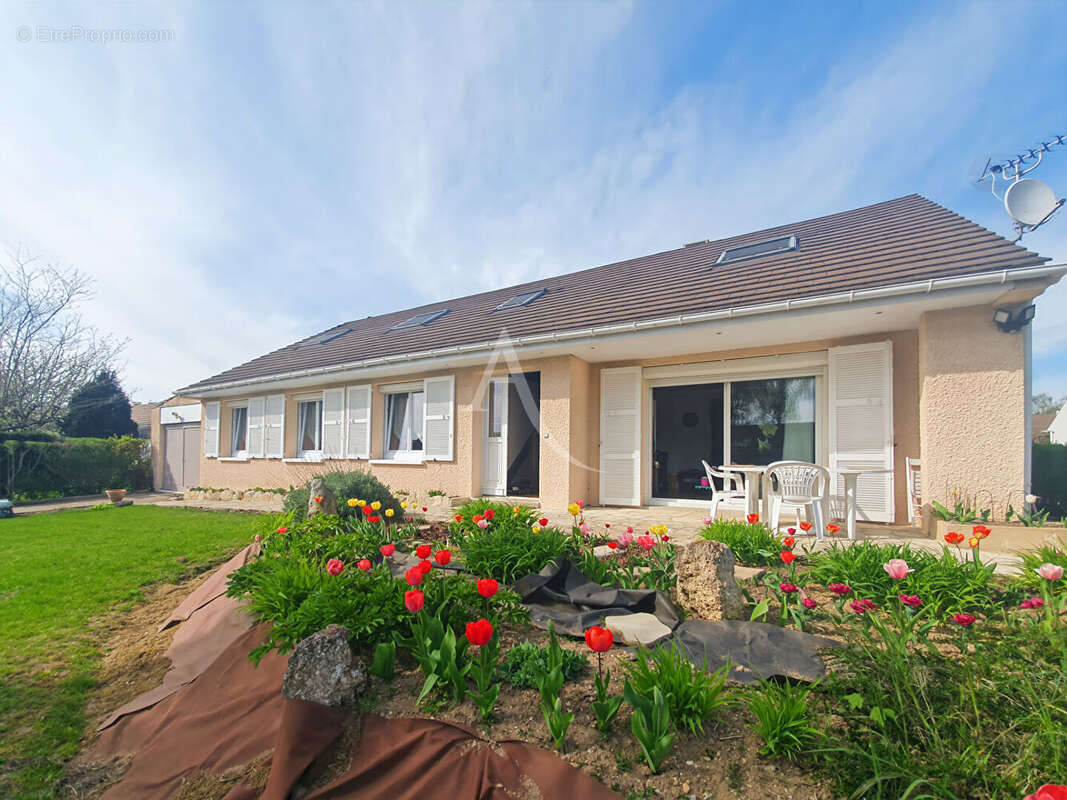 Maison à OINVILLE-SUR-MONTCIENT