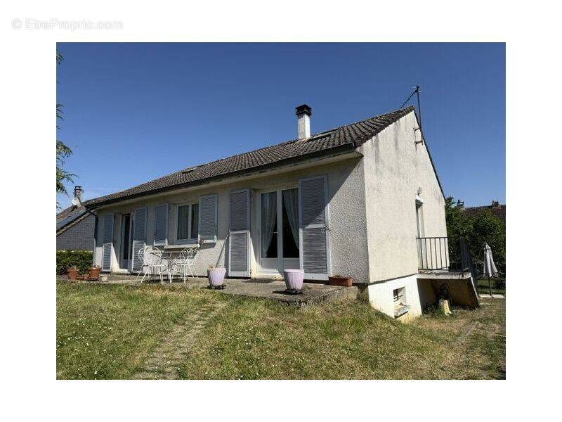 Maison à VILLENEUVE-SUR-YONNE