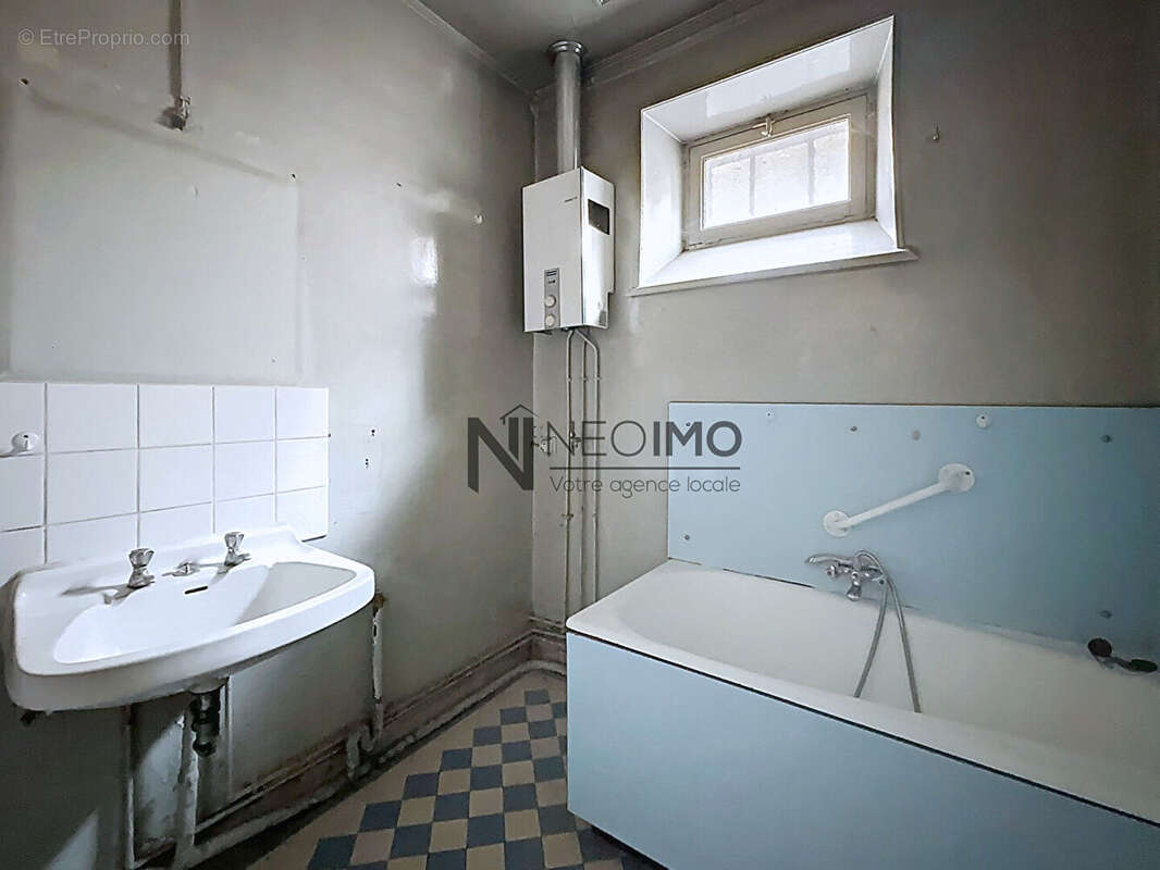 Maison à NEUFCHATEAU