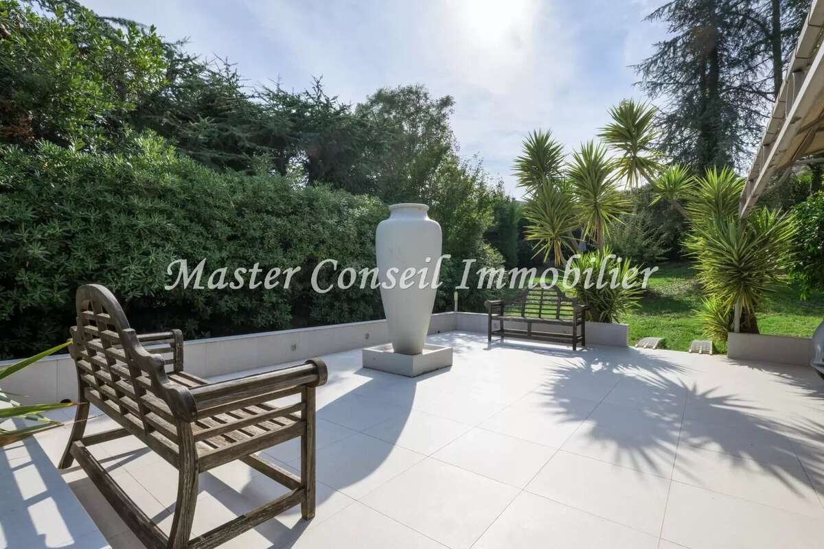 Vue Mer , Villa rénovée 280M²  contemporaine.  Parc arboré  2500M² - photo 34