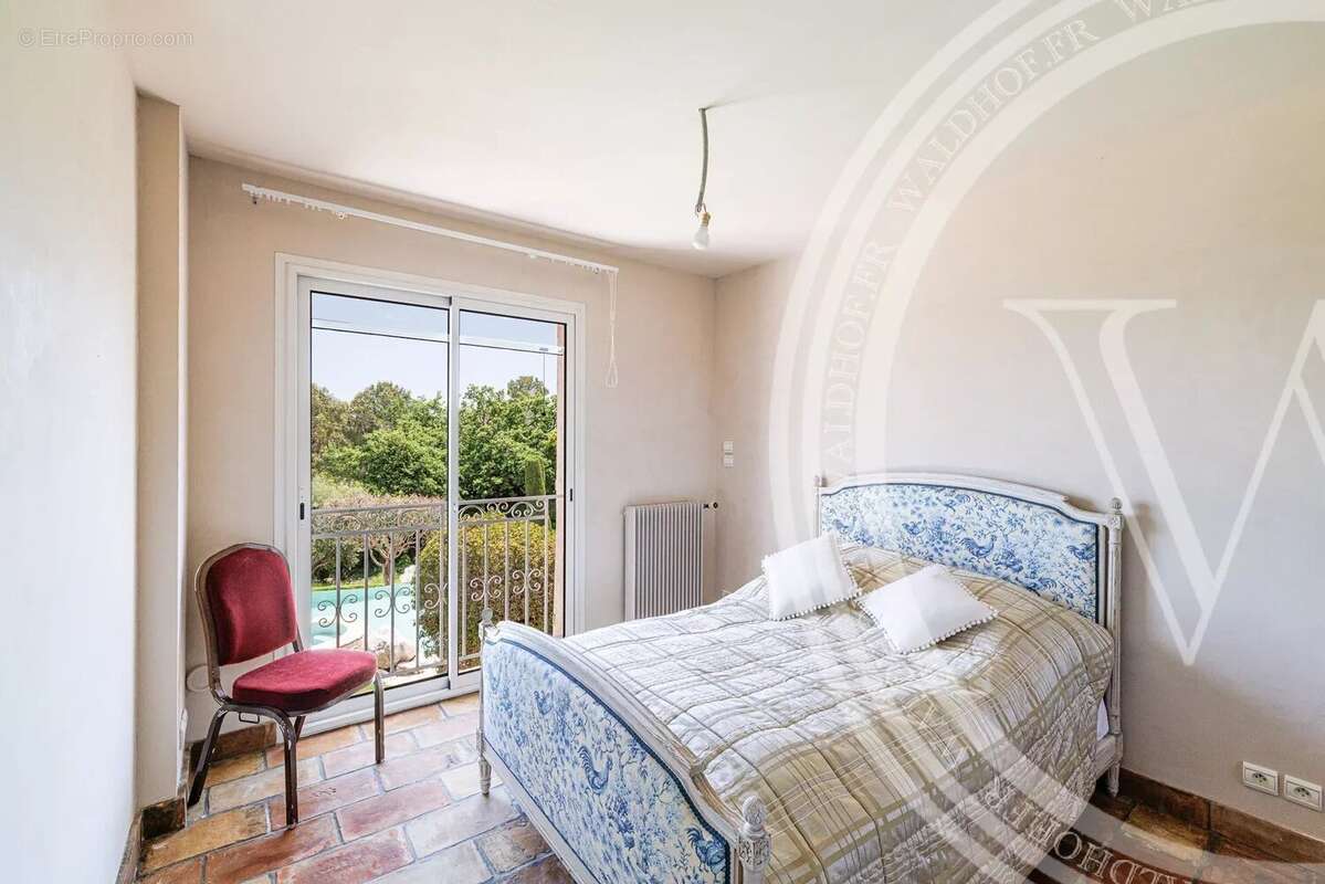 Maison à ROQUEFORT-LES-PINS