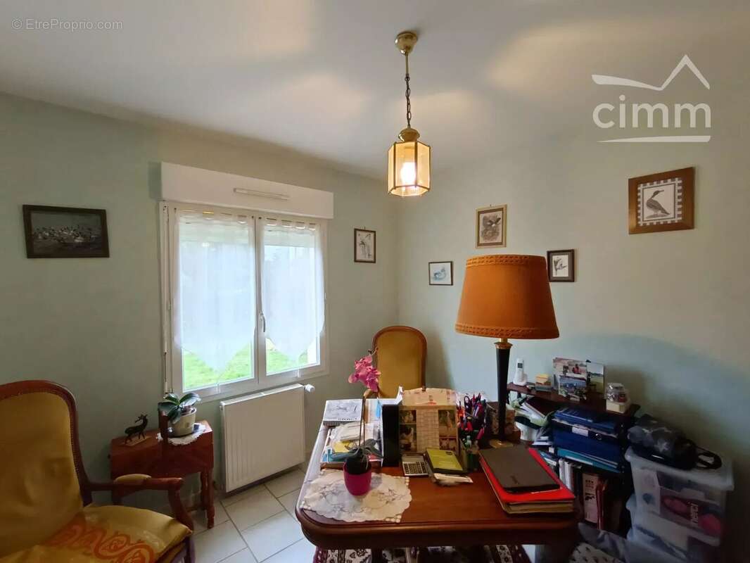 Maison à LA CHAPELLE-MONTMARTIN