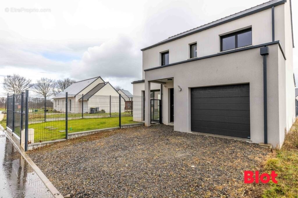 Maison à MONTREUIL-SUR-ILLE