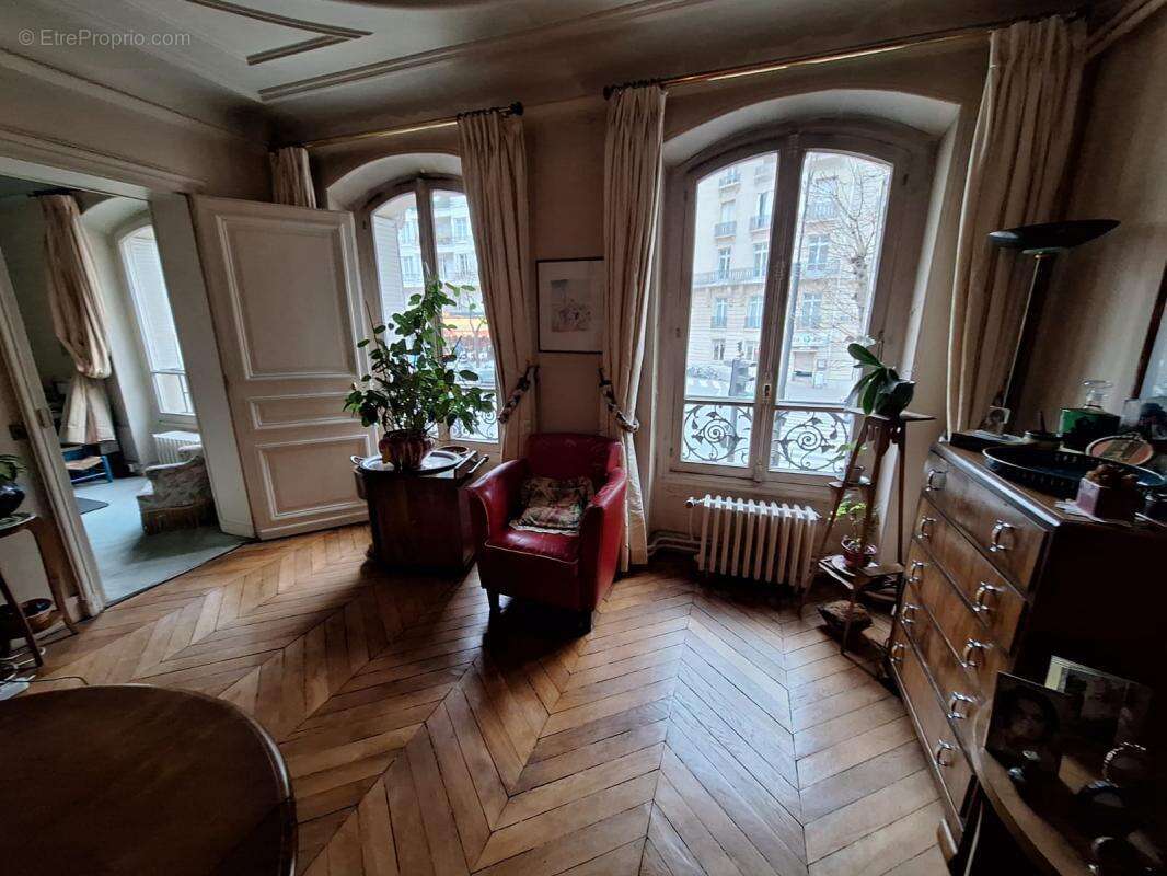 Appartement à PARIS-17E