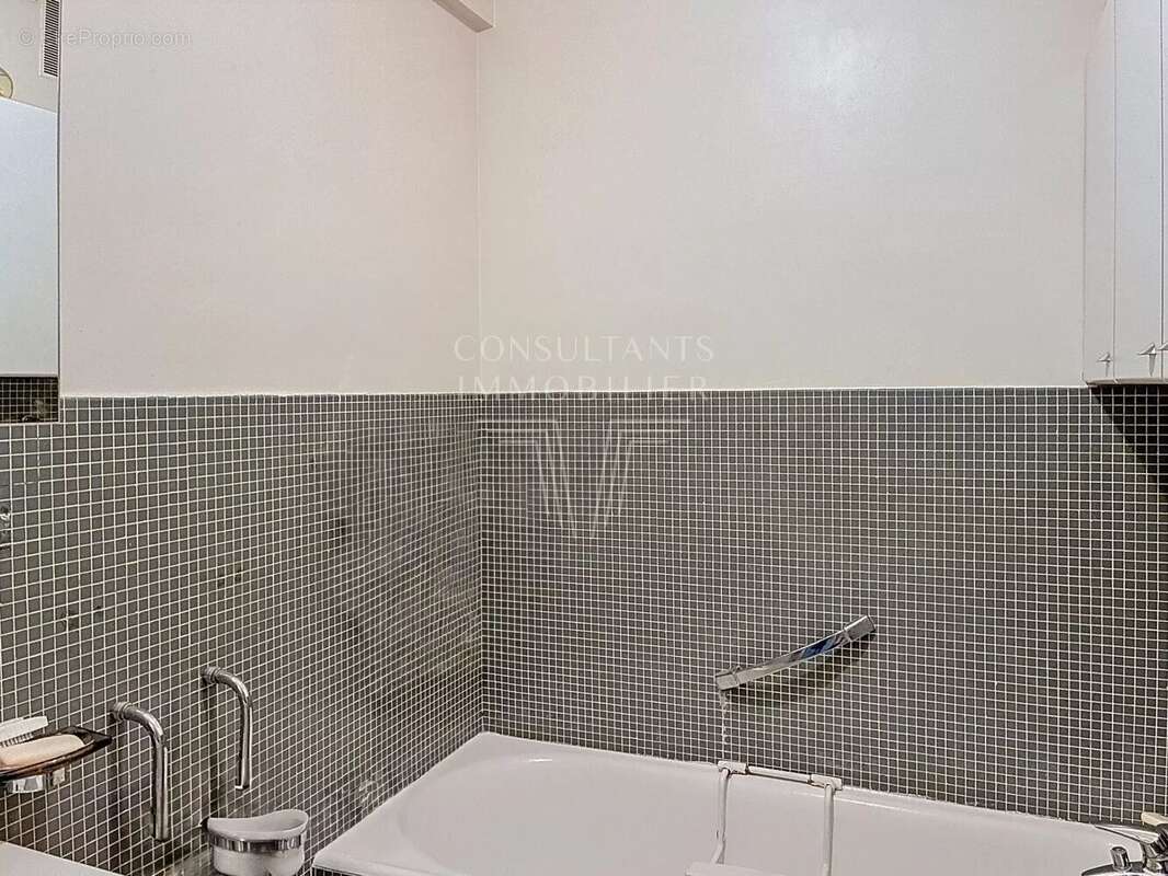 Appartement à NEUILLY-SUR-SEINE