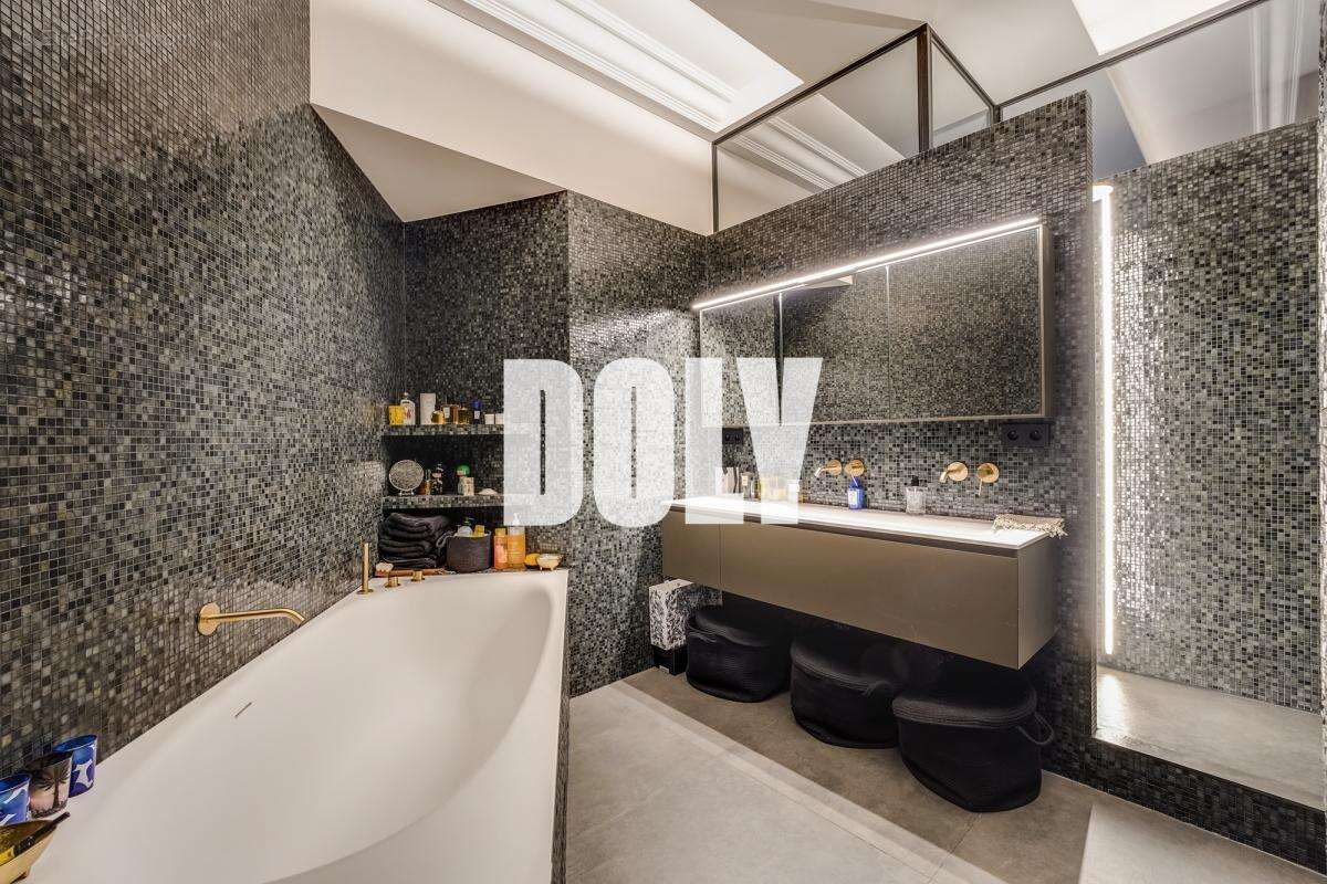 Appartement à PARIS-8E