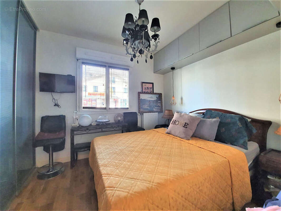 Appartement à LA GARENNE-COLOMBES
