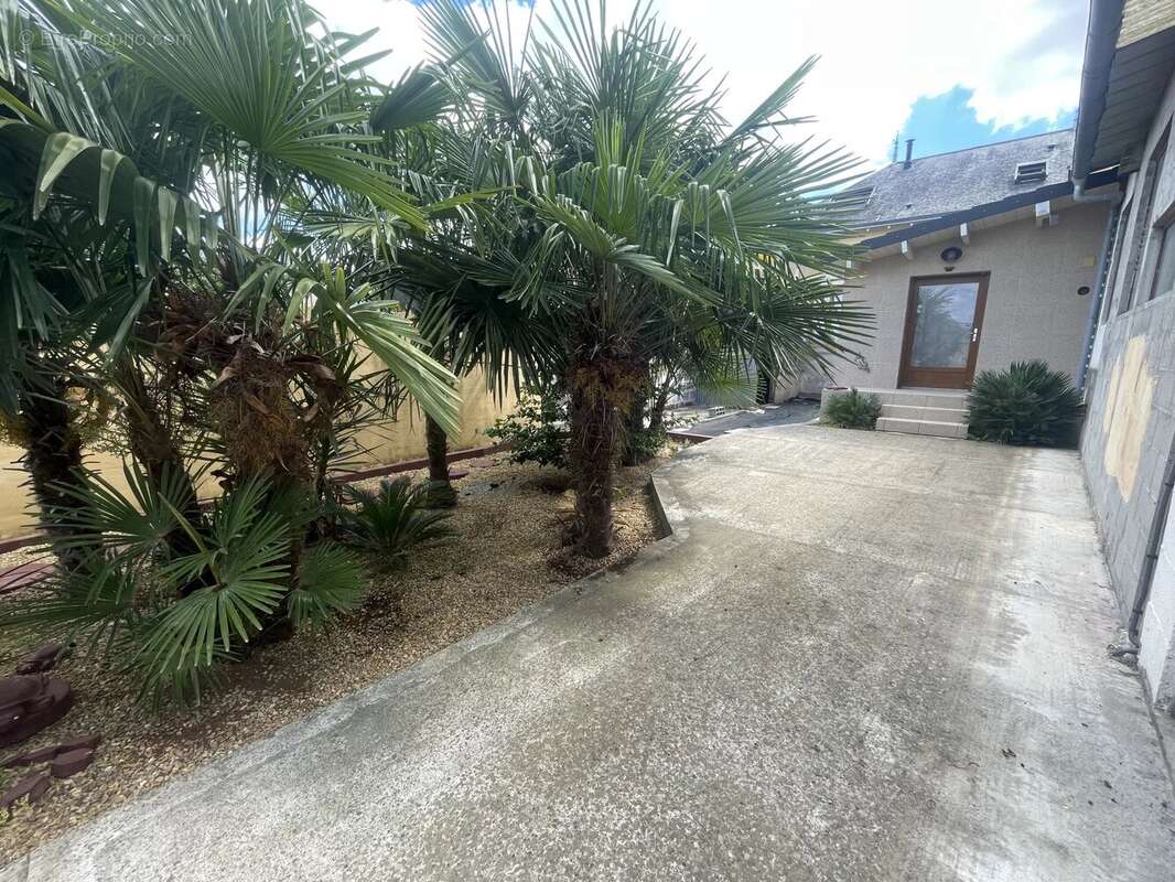 Maison en pierre rénovée avec dépendances de 270 m² - photo 18