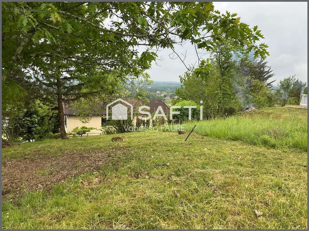 Terrain 830 m² à Paillet  - photo 2