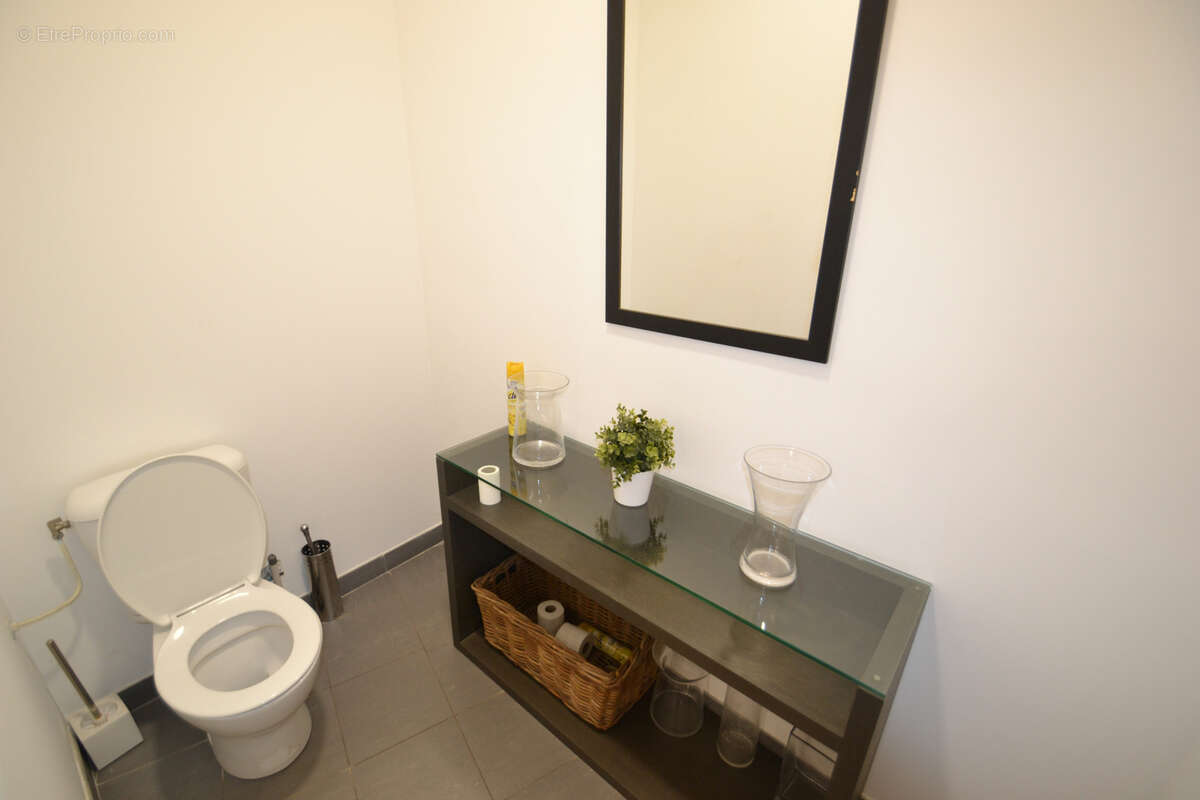 Antibes centre exclusivite murs commerciaux  d angle 168 m2 bail - photo 5