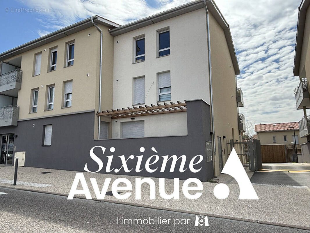 Parking à SAINT-BONNET-DE-MURE