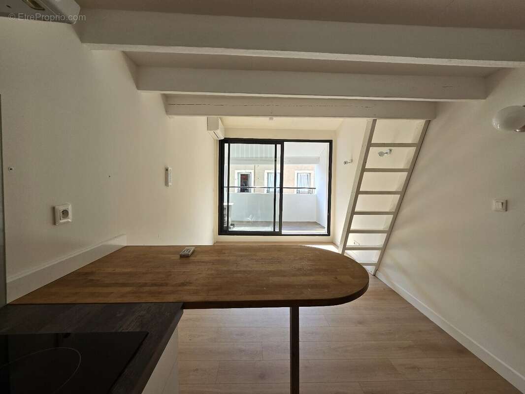 Au cur du très prisé **Quartier Haut de Sète** - photo 3