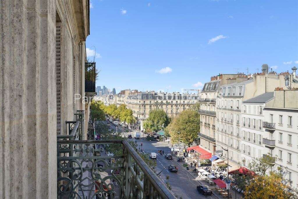 Appartement à PARIS-8E