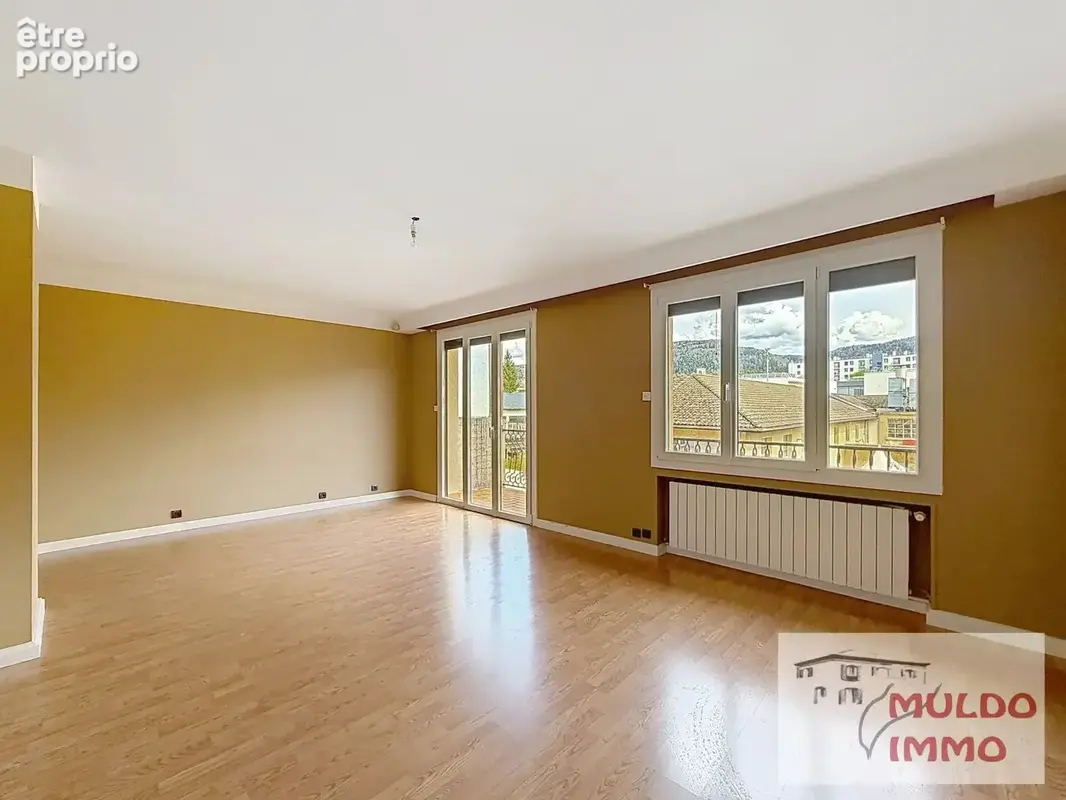 OYONNAX CENTRE – Maison 207 m² –  3 garages - photo 8