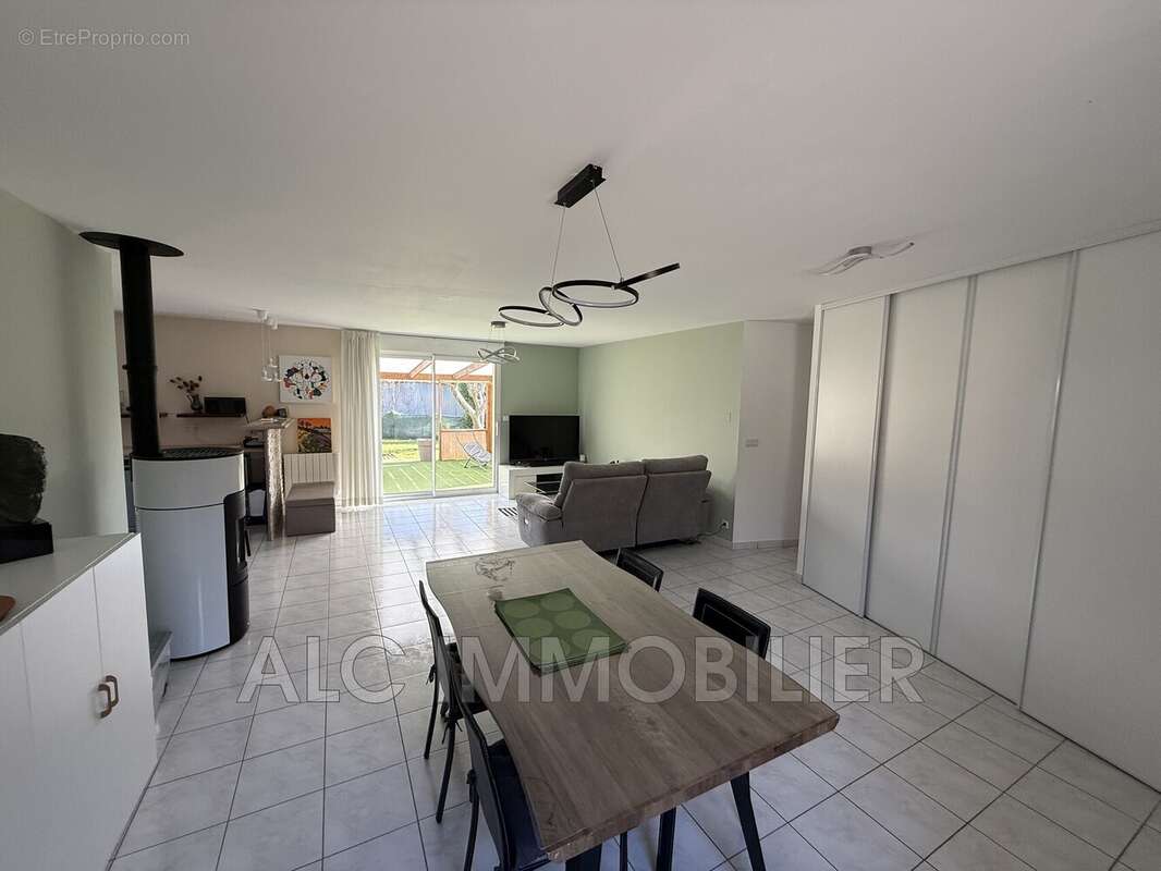 Maison à SAINT-VICTEUR