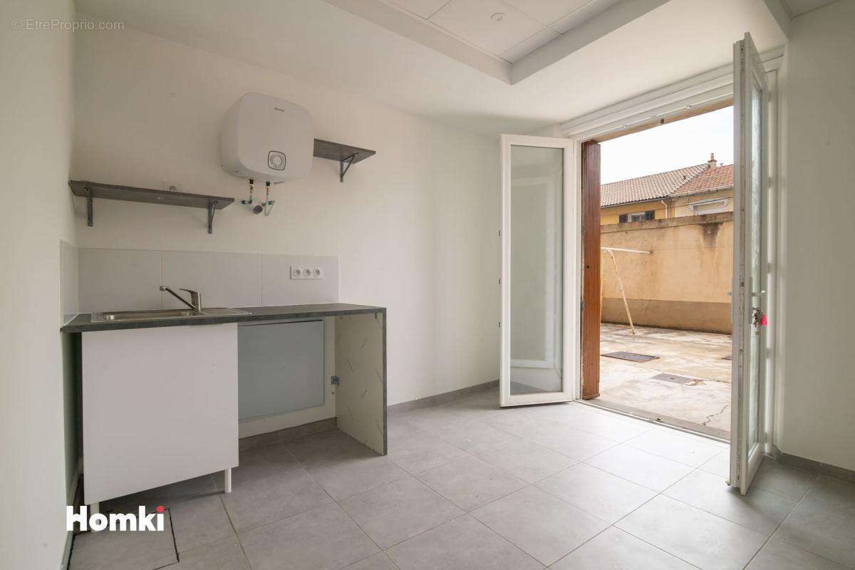 Local commercial T1 de 46 m² à Avignon 84000, Boulevard Sixte Isnard - photo 6