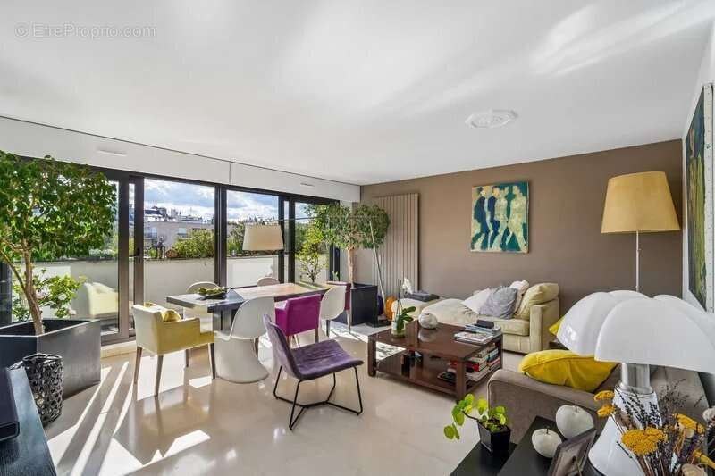 Appartement à NEUILLY-SUR-SEINE