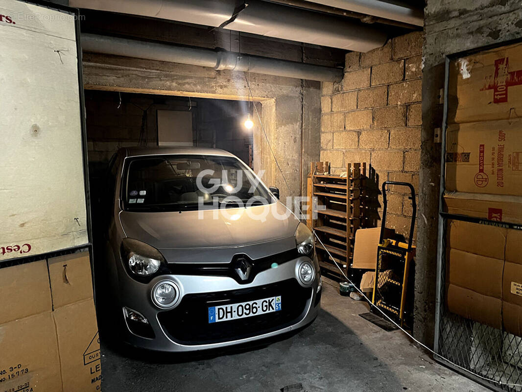 Parking à PARIS-12E