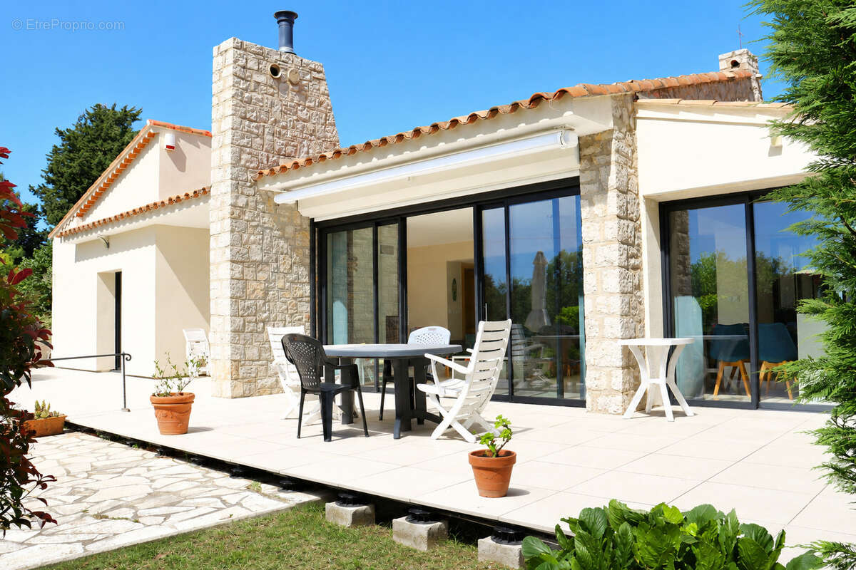 Grasse, PLASCASSIER : Rare à la vente Maison de Plain Pied sur Terrain Plat Entièrement Rénovée - photo 4