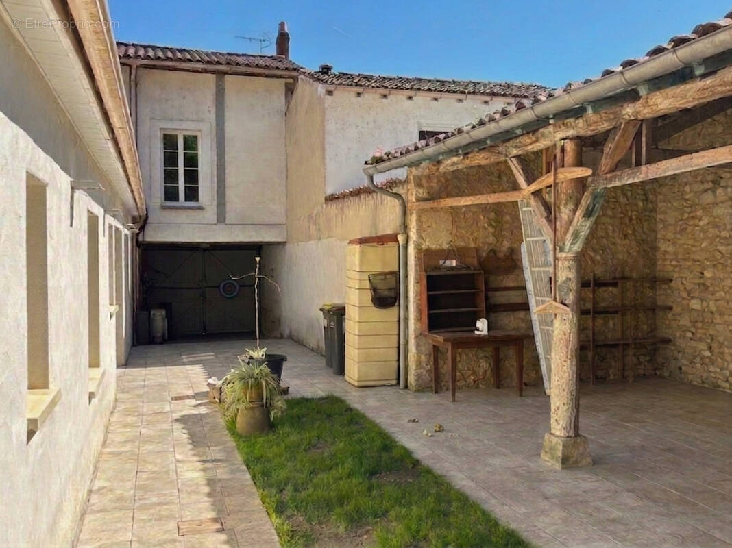 Maison à COGNAC