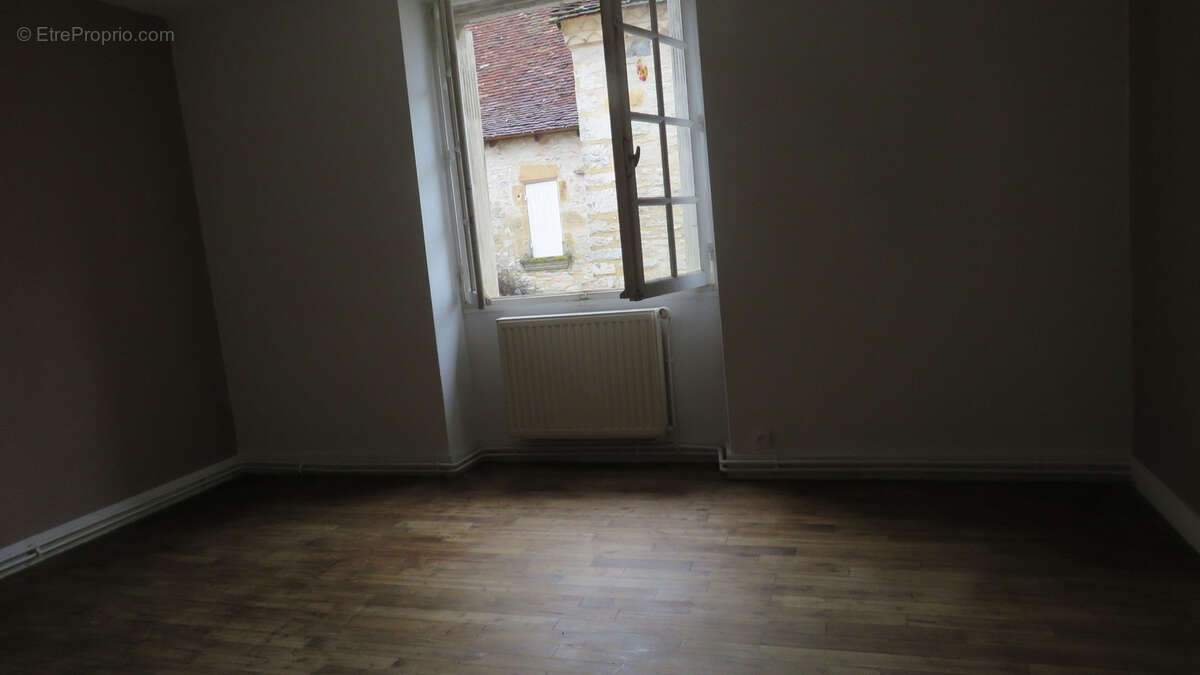 Ensemble immobilier de 2 maisons (en pierres et mitoyennes) avec une grange (en pierres) Secteur SAINT RAPHAEL - photo 14