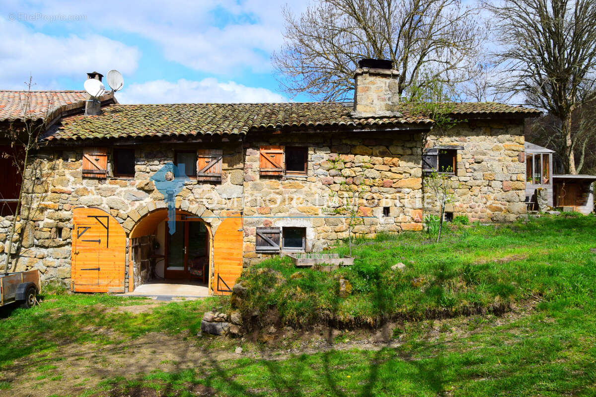 Maison à LE LAC-D'ISSARLES