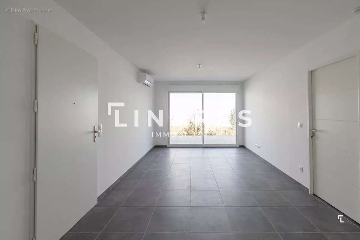 LE DOMAINE DE BELLEPEIRE - Appartement T2 de 43m² - Terrasse - Jardin de 30m2- Box (sus) - 13170 LESPENNES MIRABEAU - photo 5