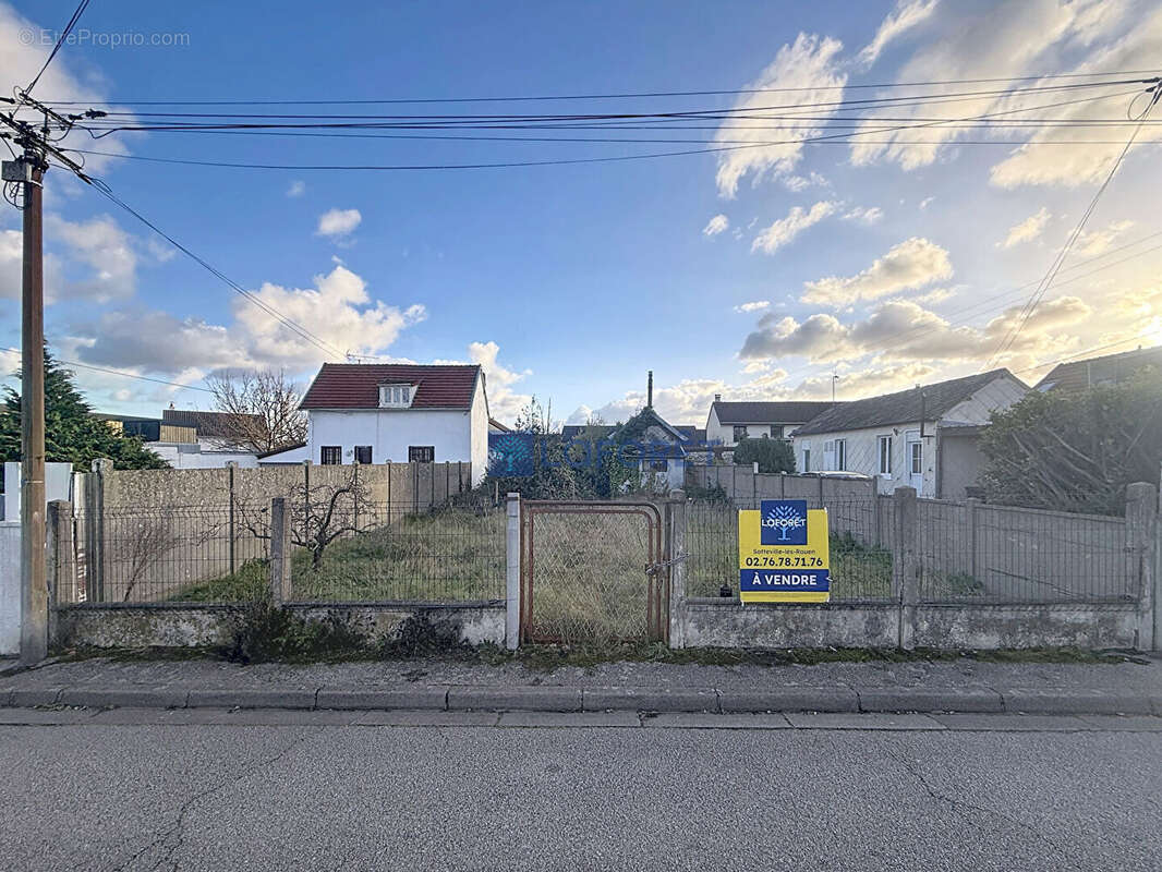 Terrain à SOTTEVILLE-LES-ROUEN