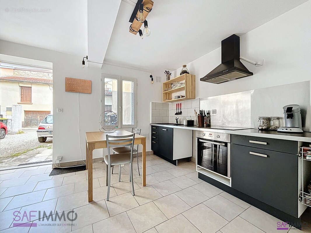 Appartement 62 m² à Saint-Genis-Laval  - photo 6