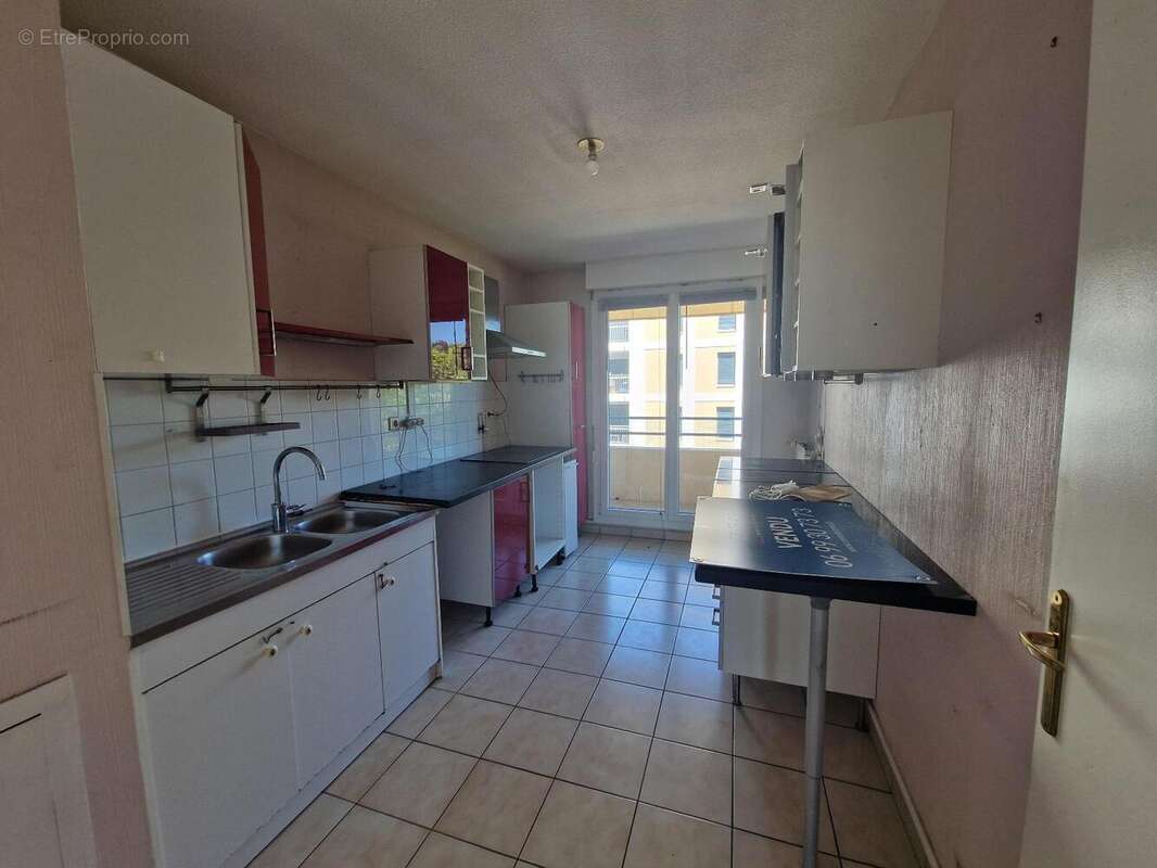 Appartement 84 m² à Decines-Charpieu  - photo 7