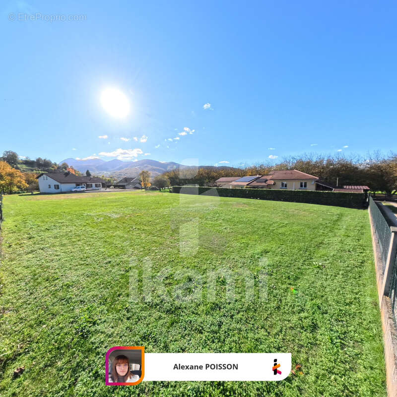 Terrain à SAINT-JUST-DE-CLAIX