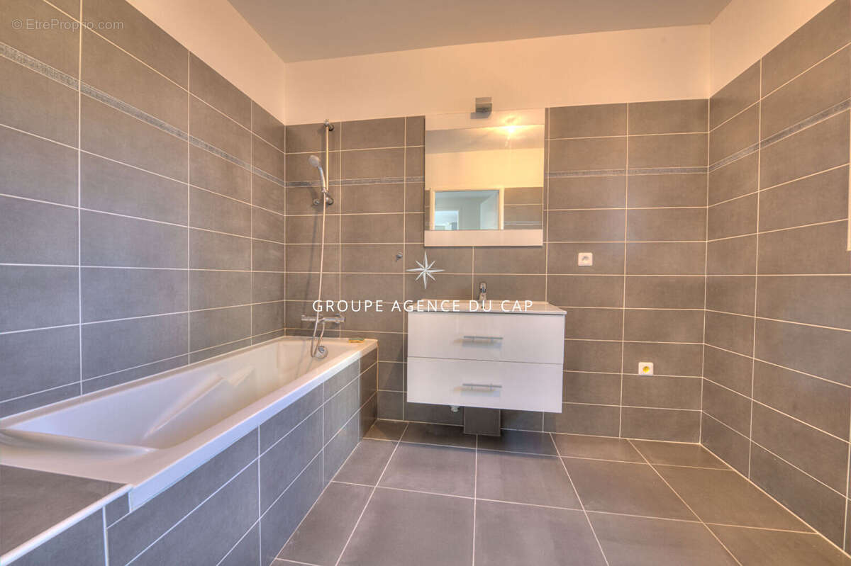 Appartement t2 saint raphael terrasse stationnement centre ville et mer a pied - photo 6