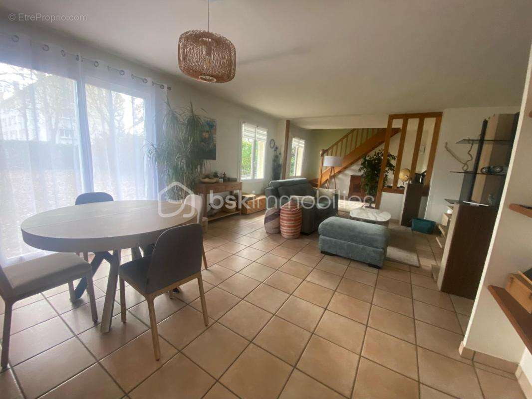 Maison à MAROLLES-EN-HUREPOIX