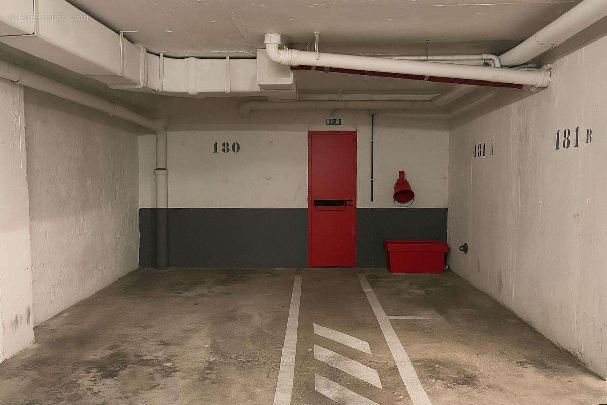 Parking à PARIS-12E